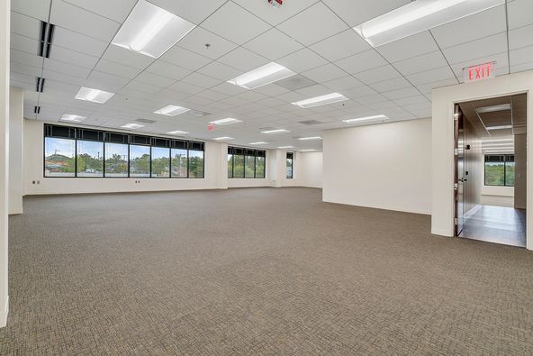 106 Catoctin Cir SE, Leesburg, VA 20175